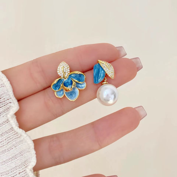 Mismatch blue pearl flower earrings