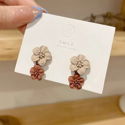 Dual flower hanging earrings