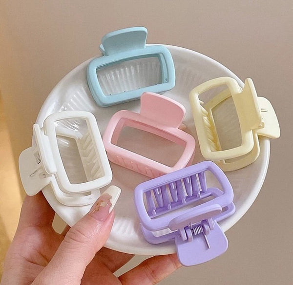 Medium size matte claw clip