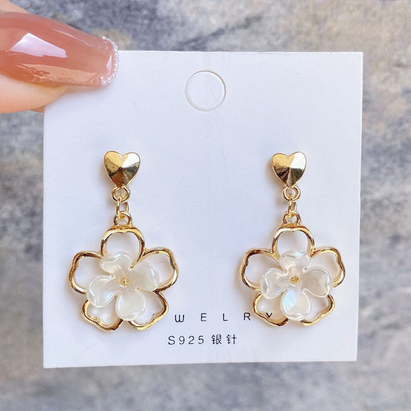 Korean style Gold plated with white flower heart drop earrings