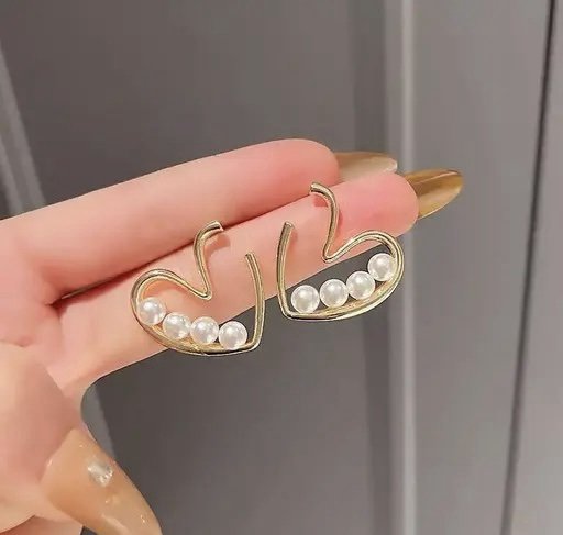 Gold plated heart pearl stud earrings