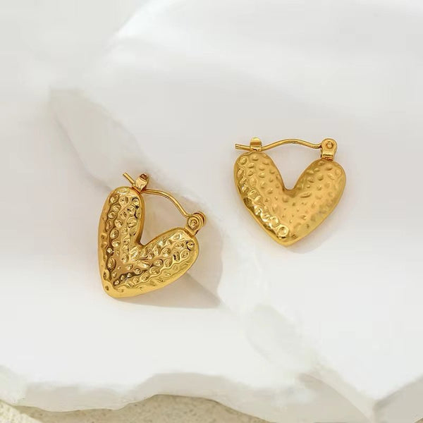 Stainless steel heart shaped hammer pattern hoop earrings