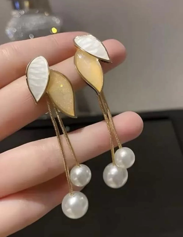 Flower petal with chain pearl long earrings