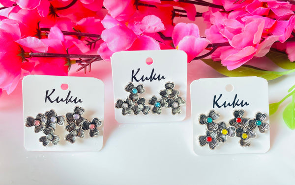 Black metal 3 flowers with stone stud earrings