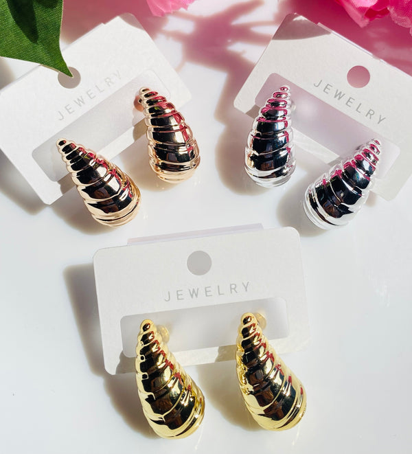 Geometric tear drop stud earrings