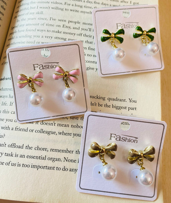 Gold plated bow with hanging pearls Earring