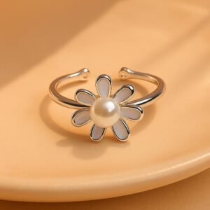 Daisy blossom adjustable ring