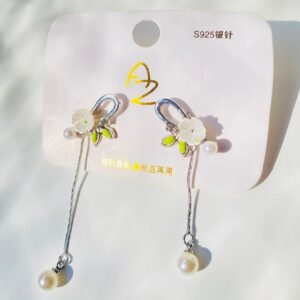 Fairy White Flower With Hanging Pearl Mismatch Earrings