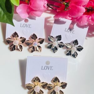 Geometric metal flower with shiny pearl stud earrings