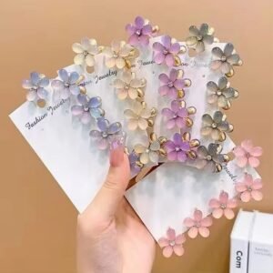 Glossy small daisy flowers claw clips